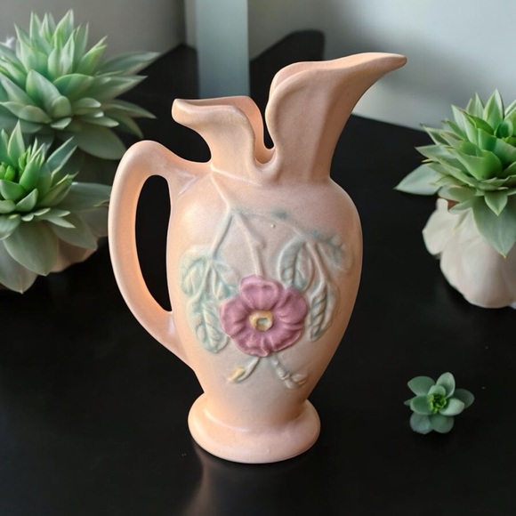 Vintage Flower Mini Pitcher/creamer made by Hull Pottery USA from the 1950s - Picture 2 of 3
